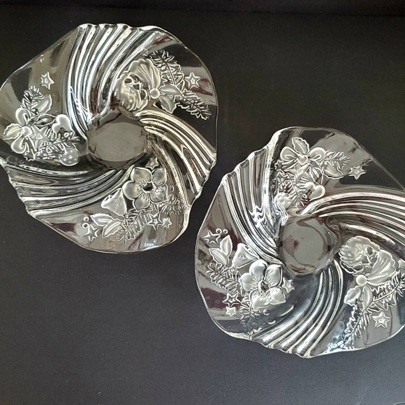 Large Ornate Clear Glass Candleholders 2 Swirls Leaves Berries Trinket Dish Bowl - Picture 2 of 8